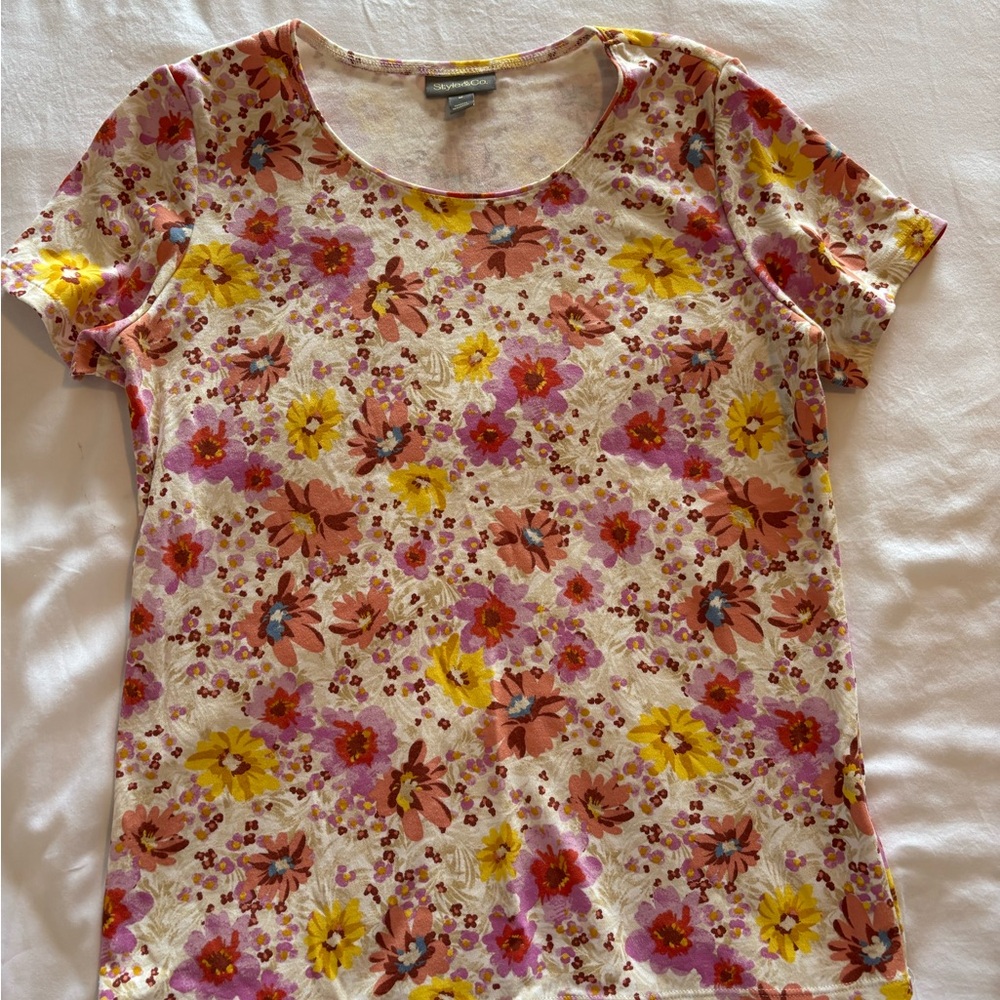 Cream Fitted Short Sleeve T-Shirt with Floral Design